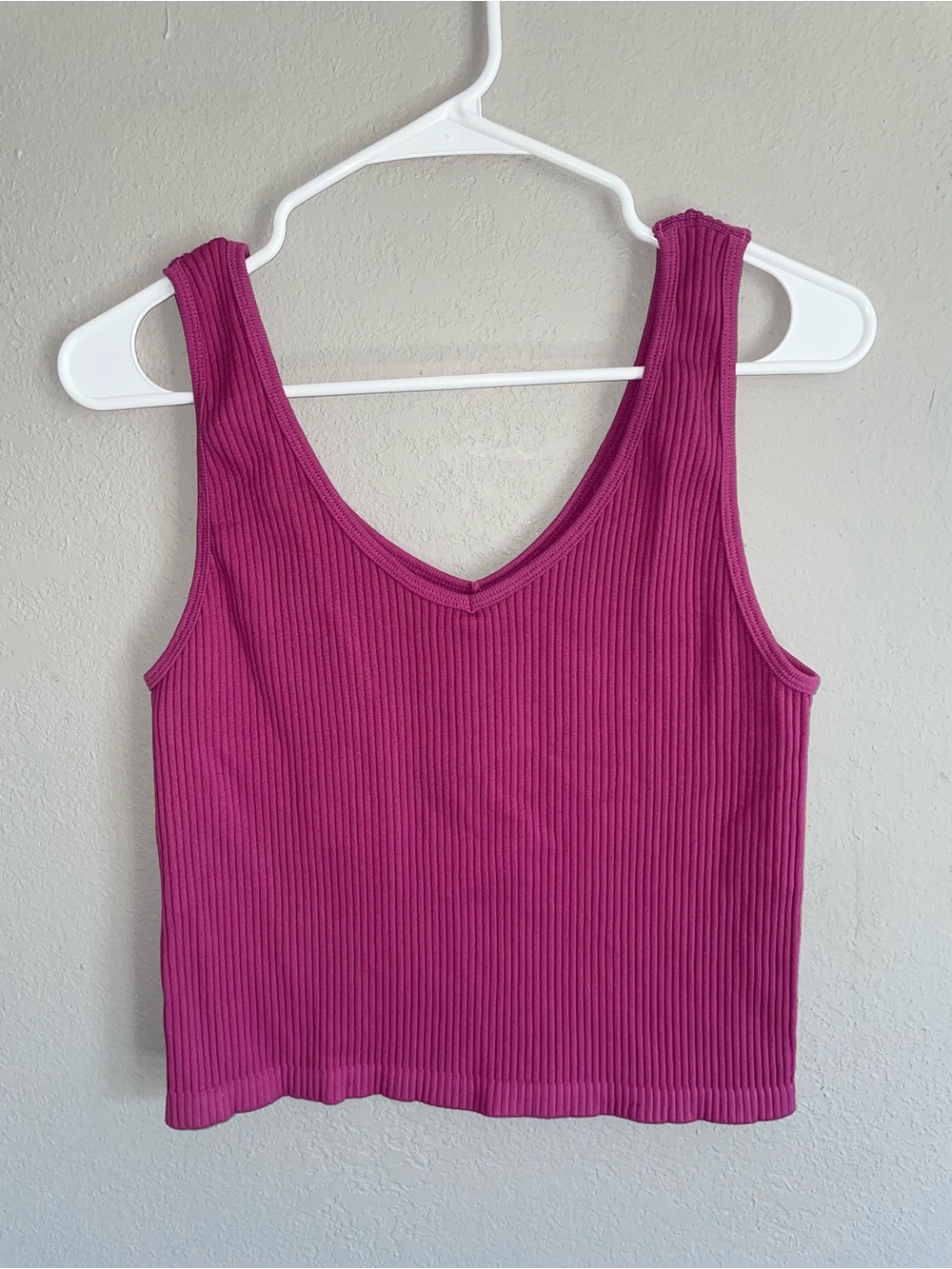 Ribbed V‑Neck Tank Top in Magenta gypsy + Jade